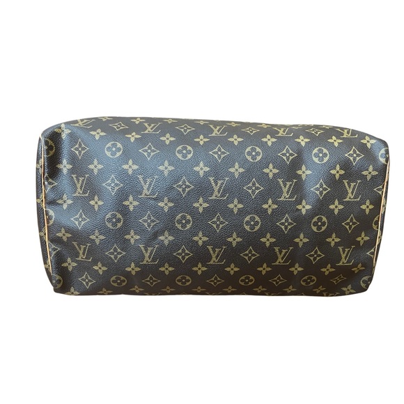 Authentic Louis Vuitton Speedy 40 in Monogram with generic twilly - Picture 4 of 17